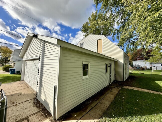 Building Photo - 1501 Bonnie Ave