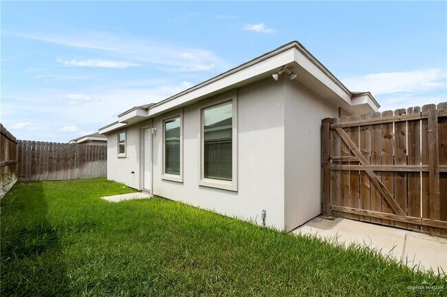 Building Photo - 1305 Alta Vis Dr