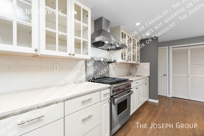 Building Photo - 9848 NE 30th St