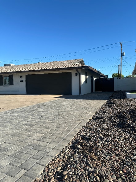 Building Photo - 8325 E Angus Dr