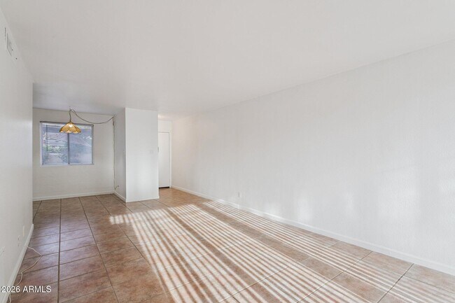 Building Photo - 7625 E Camelback Rd