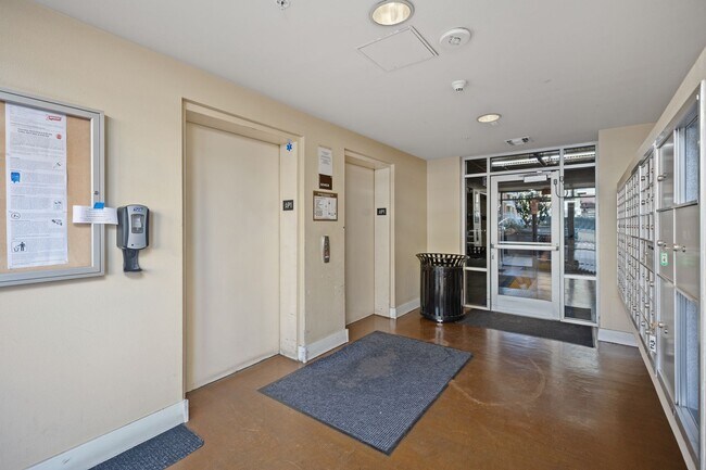 Building Photo - View Condo in Luxury Gated Community