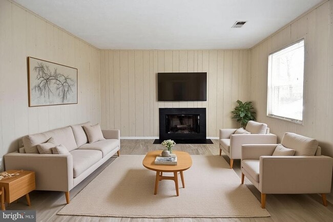 Building Photo - 1209 Marton St