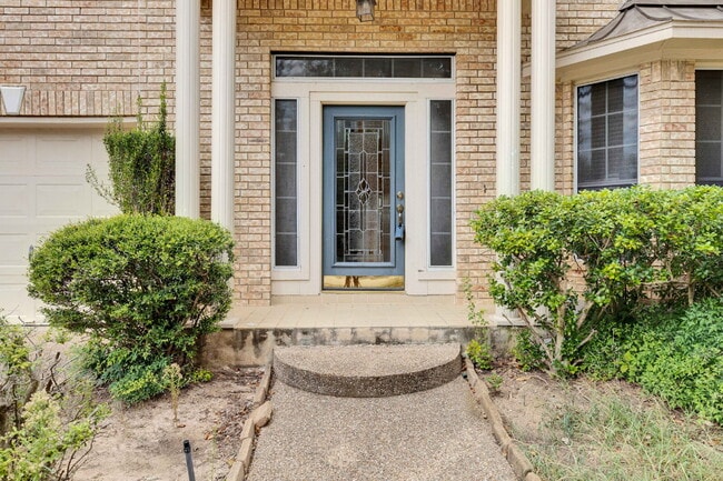 Building Photo - ***Move in Special, $250 Concession on 1st...