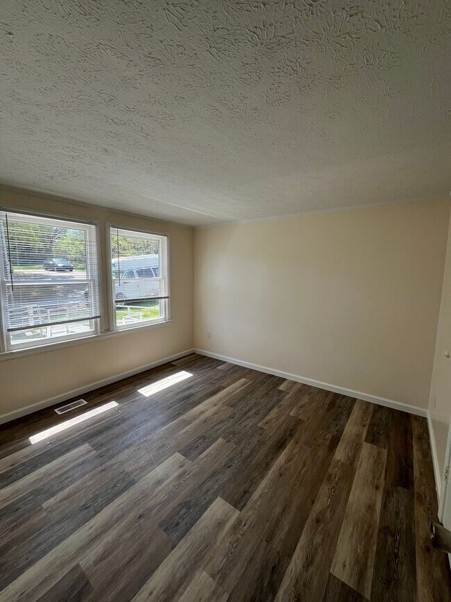 Building Photo - 440 Dudley St