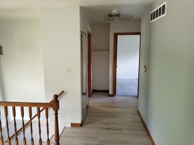 Building Photo - 547 N Ridgemoor Ave