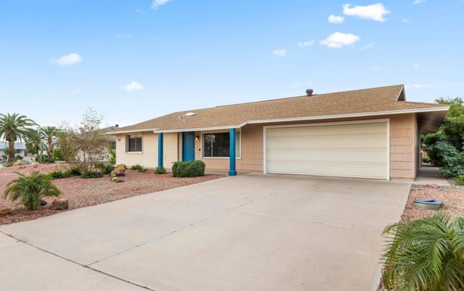 Building Photo - Great home in an active 55+ community!