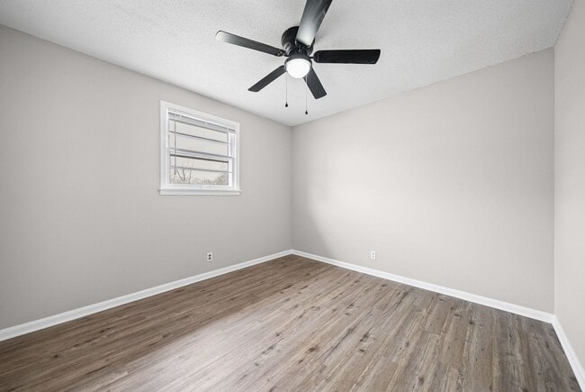 Building Photo - 111 Tandy Dr