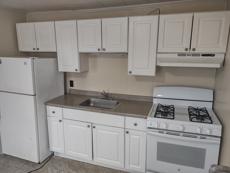 Kitchen - 9 Park Ave