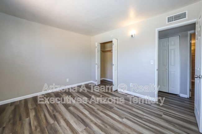 Building Photo - 3221 S Grady Ave