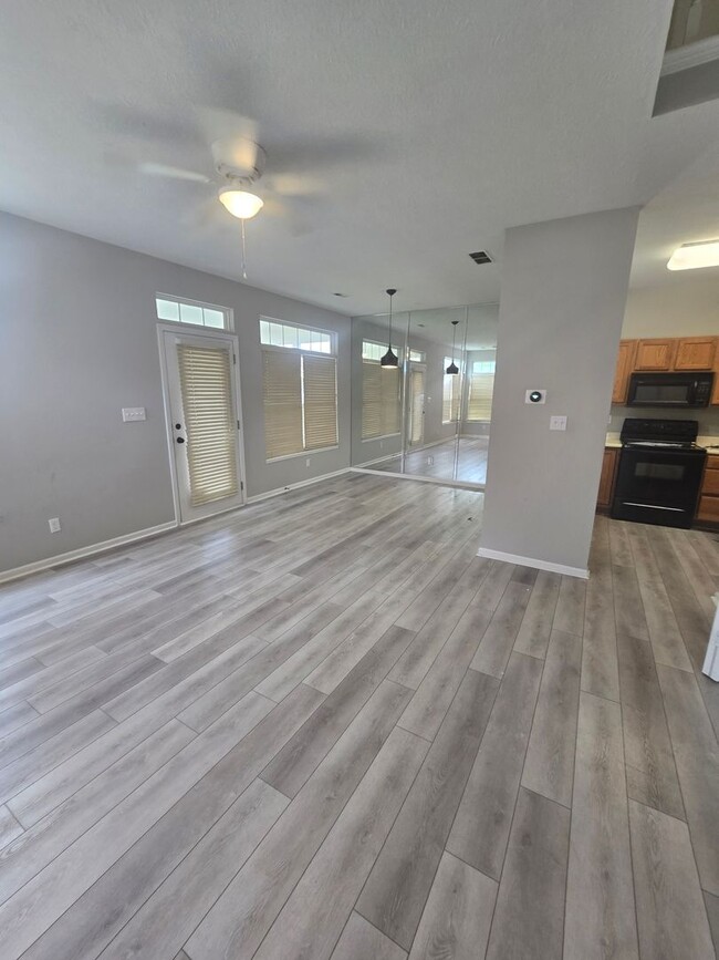 Building Photo - 5425 Nighthawk Dr