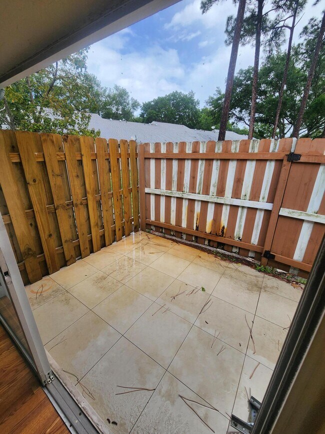 Building Photo - 5231 Pine Abbey Dr S