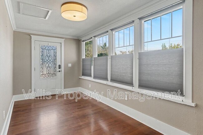 Building Photo - 2350 Cottage St SE