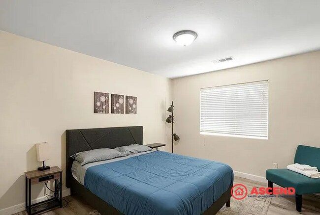Building Photo - Lovely 4 Bedroom Home in Campus Park Area!
