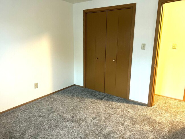Building Photo - 730 Fairwood Dr