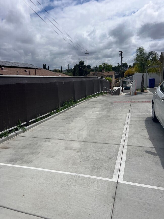Building Photo - EGAN STREET TRIPLEX
