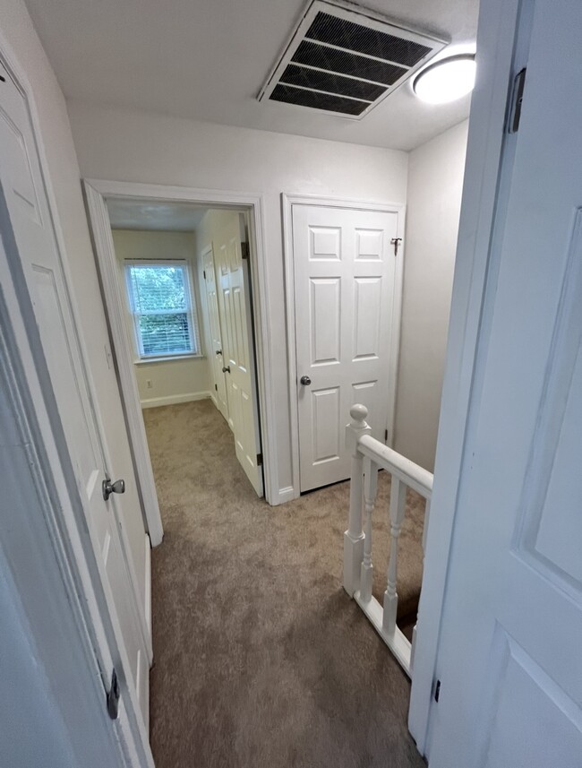 Building Photo - 1528 Jameson Dr