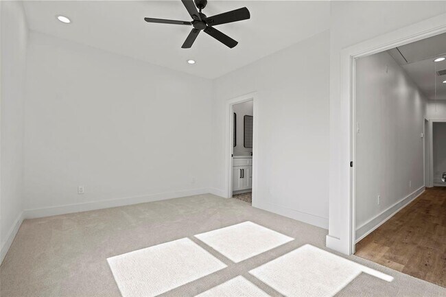 Building Photo - 8419 Venus St