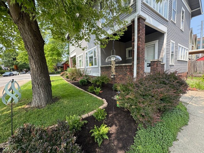 Building Photo - 809 Broadway St