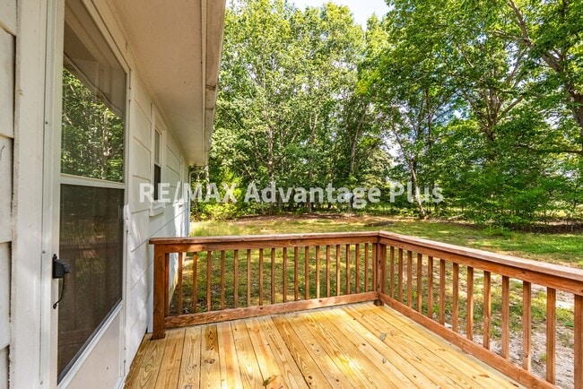 Building Photo - 3-Bedroom Home in Private Setting Minutes ...