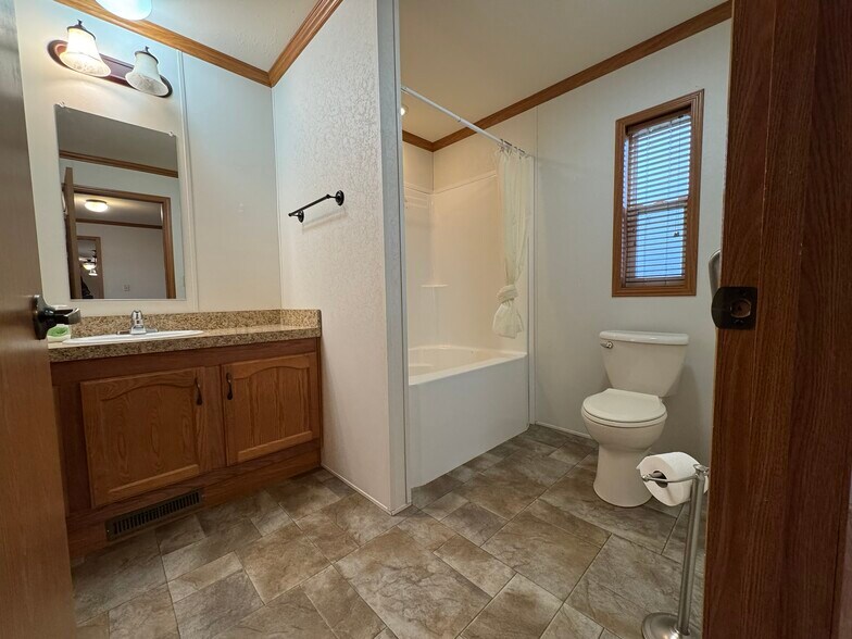 Building Photo - 2022 Mockingbird Pl NW