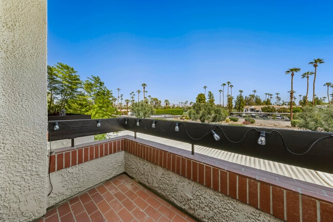 Building Photo - 2601 S Broadmoor Dr