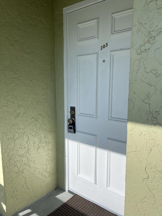 Building Photo - 1141 Calamondin Terrace