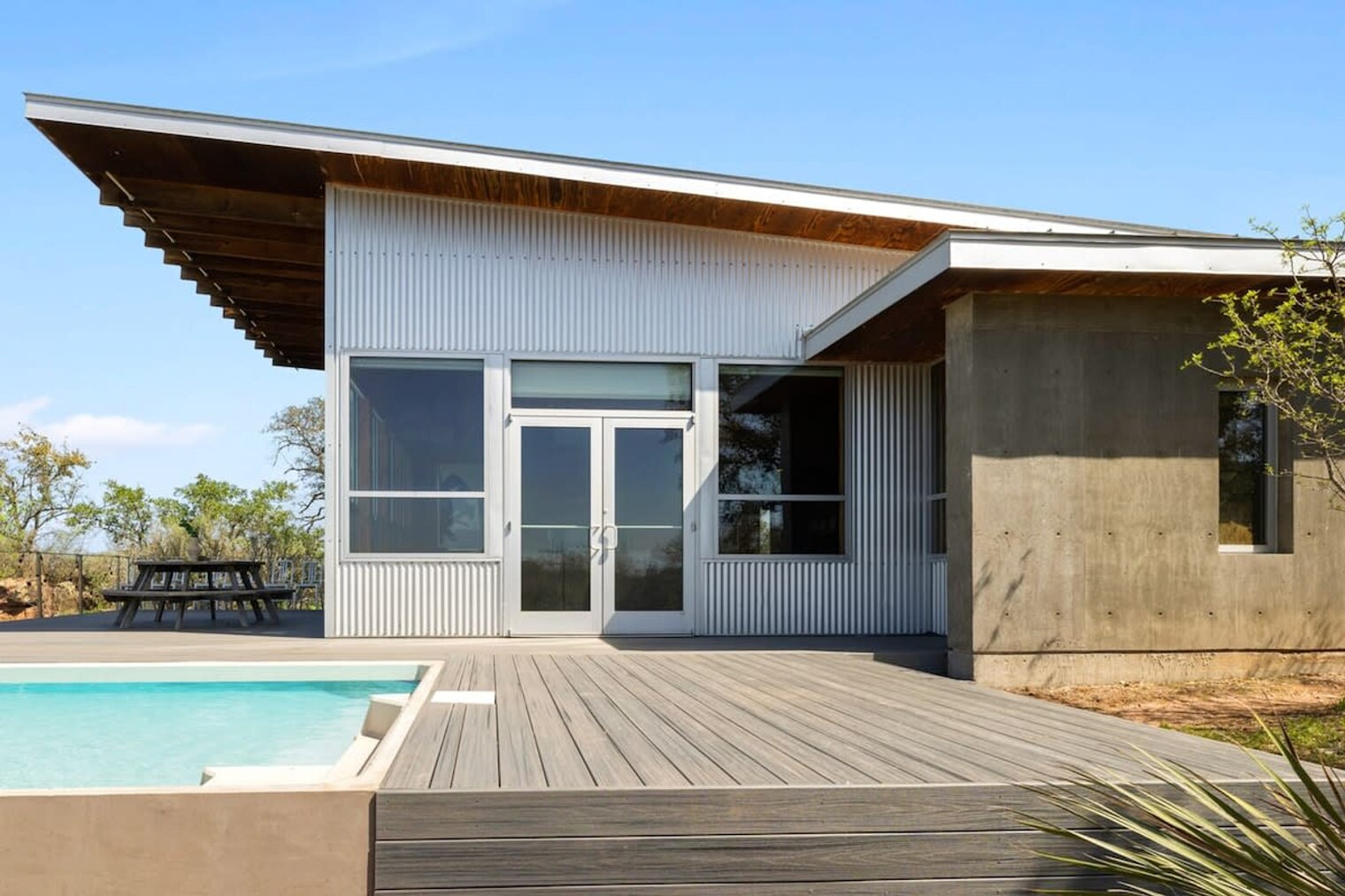 Building Photo - 12041-108 W Ranch Rd 152