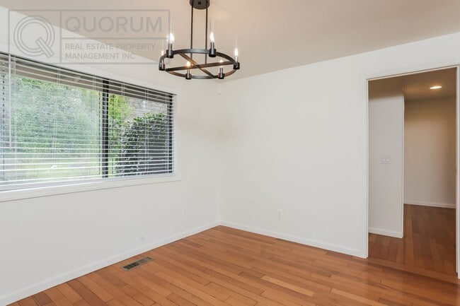 Building Photo - Beautiful 4 Bed 2 Bath House