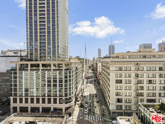 Building Photo - 400 S Broadway