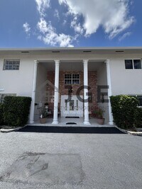 Building Photo - 1040 Crystal Lake Dr
