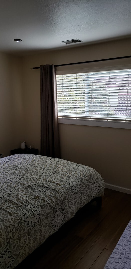 Building Photo - Excellent 3 Bed/2.5 Bath Mountain Shadows ...