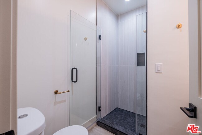 Building Photo - 216 N Catalina Ave