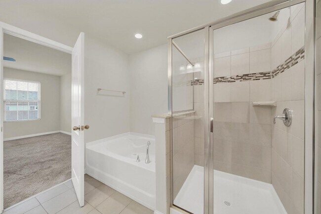 Building Photo - Beautiful Townhome in Indian Land