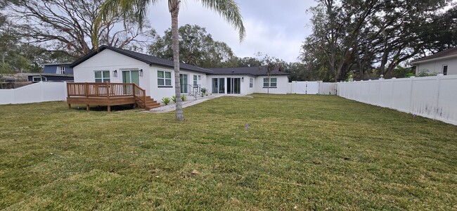 Building Photo - Completely remodeled 4 Bed 4 Bath home wit...