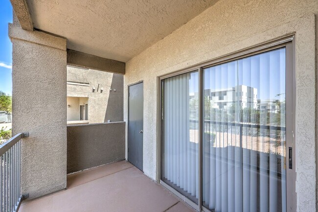 Building Photo - SW- 2 Bedroom Condo!