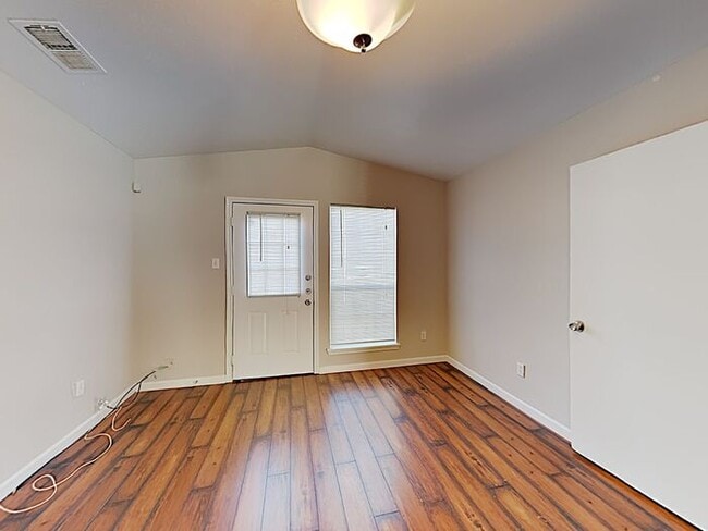 Building Photo - No Application Fees* $500 off 1st months r...