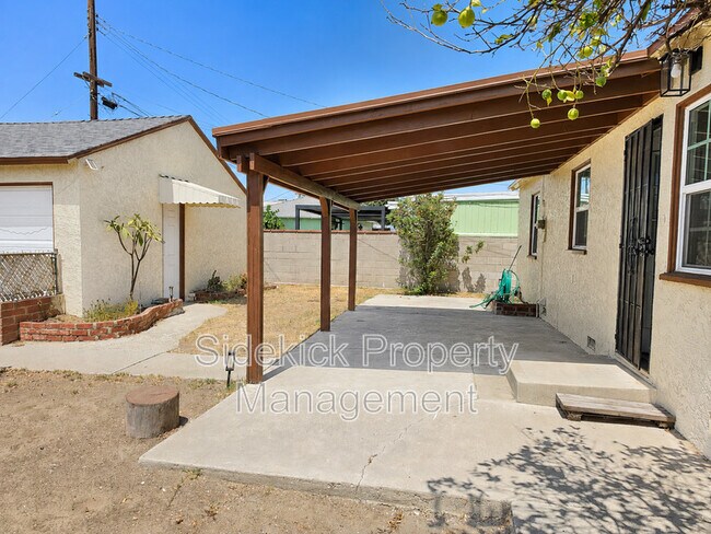 Building Photo - 8941 Songfest Dr