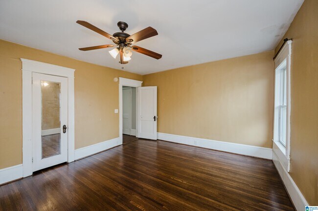 Building Photo - 2810 Rhodes Cir S