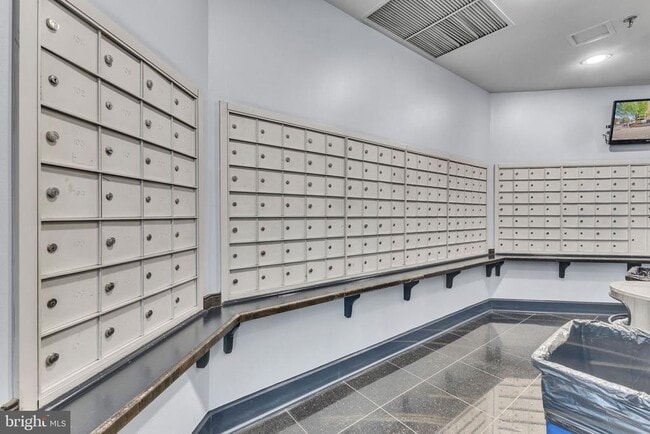 Building Photo - 1001 N Randolph St