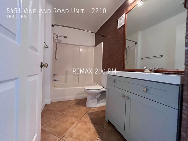 Building Photo - Beautiful One Bedroom Condo