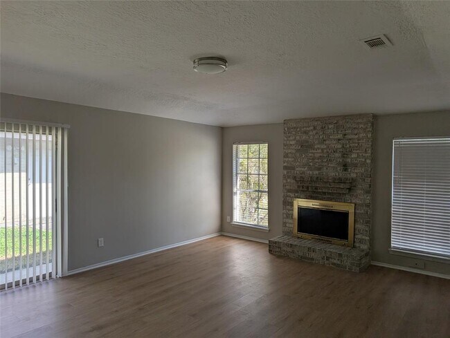 Building Photo - 11019 Clear Fork Dr