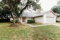 Building Photo - 3/2 Close to ACC, IH35, Parks and More.