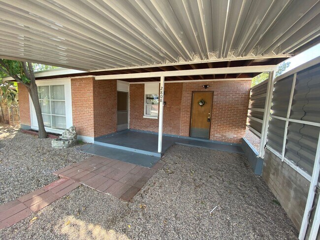 Building Photo - Light-Filled Tucson 2 Bedroom Rental – Mov...