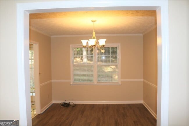 Building Photo - 102 Sauterne Way