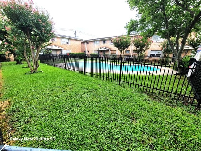 Building Photo - 1230 Shadowdale Dr