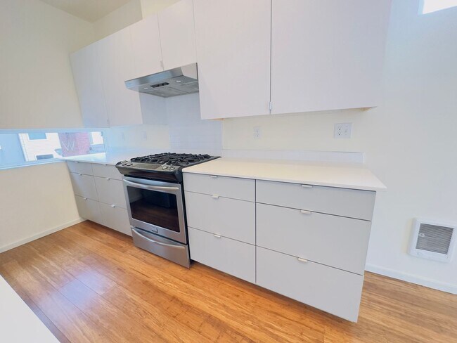 Building Photo - 3 Bedroom Central District Townhome w/ Garage, AC & Rooftop Deck