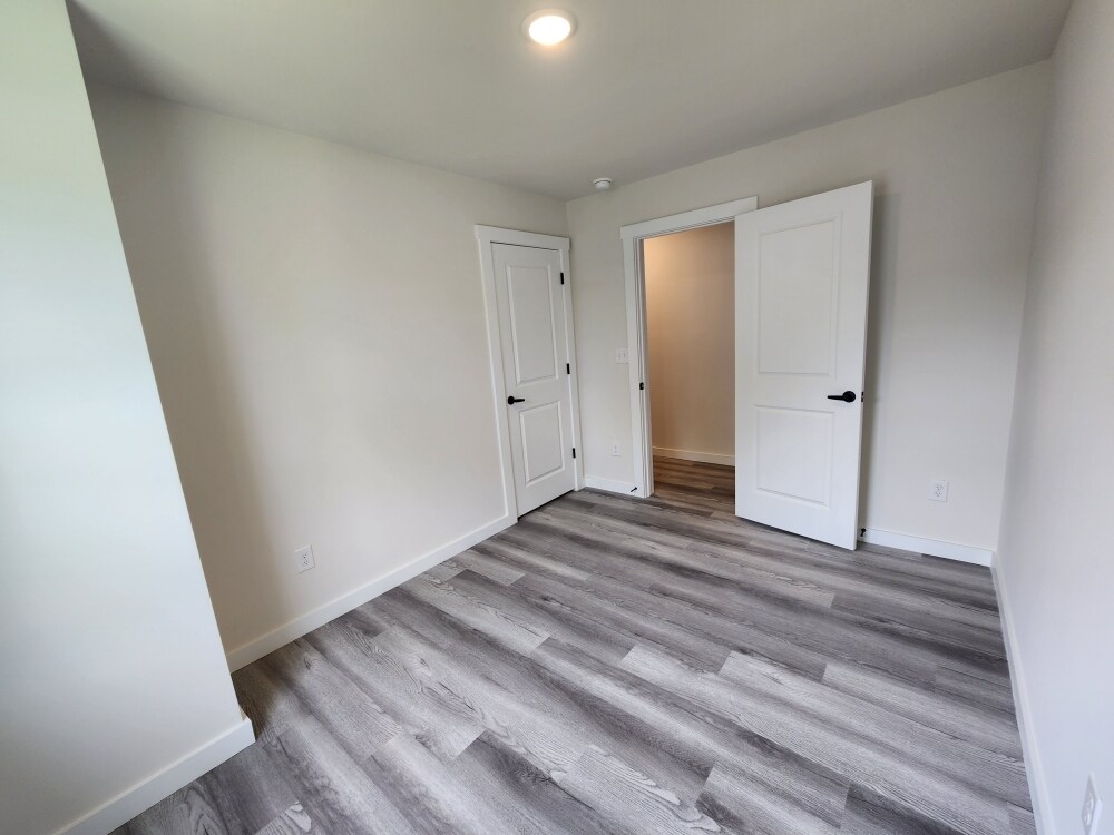Br2 - 1216 12th St NE