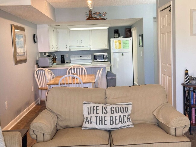 Building Photo - Furnished Tradewinds Condo!