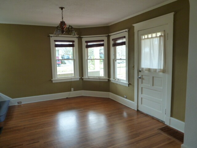 Living room - 1319 NE AINSWORTH STREET